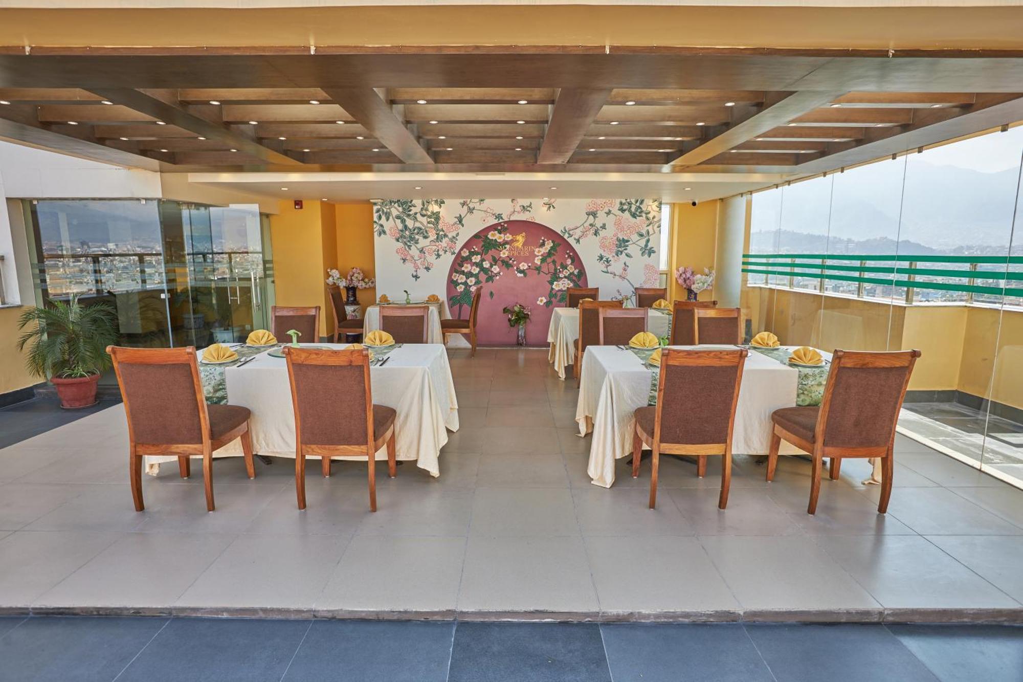 Hotel Crowne Imperial Kathmandu Exteriör bild