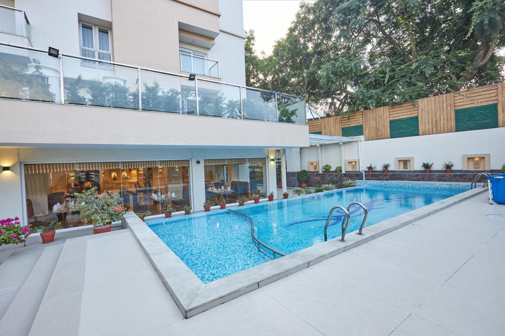 Hotel Crowne Imperial Kathmandu Exteriör bild